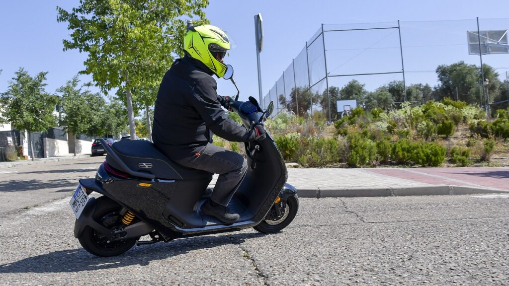 Scooter eléctrico: uso y aprovechamiento máximo de las capacidades del Segway E300SE como vehículo de movilidad urbana 1 Segway E300SE 2023