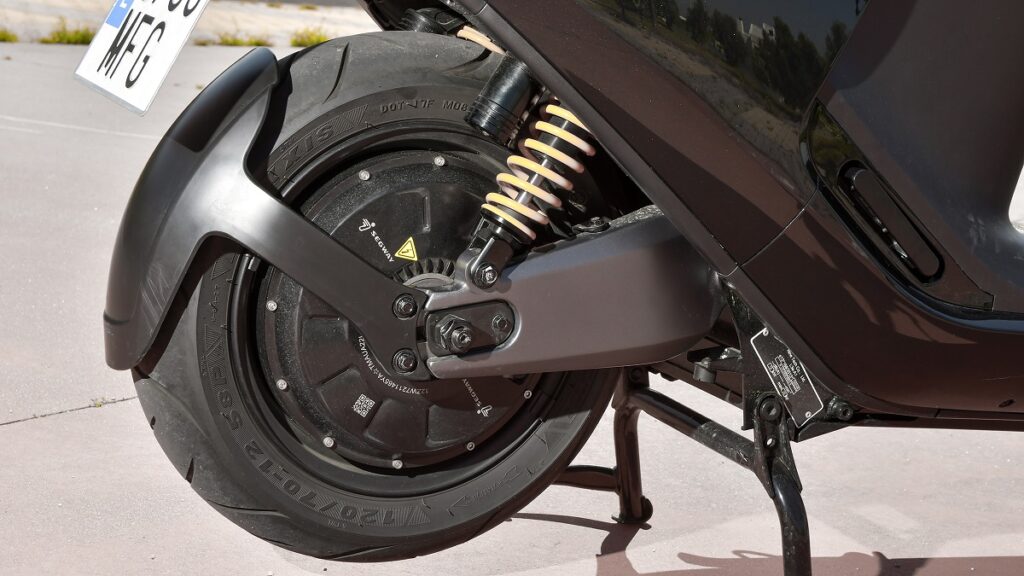 Prueba Segway eScooter E300SE: Llega un líder 15 SEGWAY E300SE 2023 detalles 1
