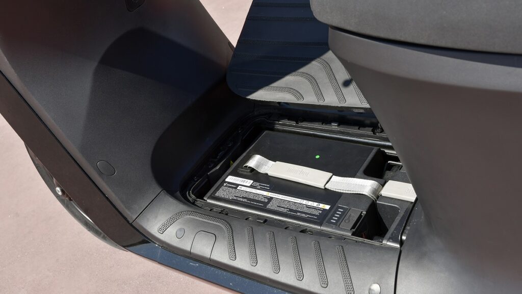 Scooter eléctrico: uso y aprovechamiento máximo de las capacidades del Segway E300SE como vehículo de movilidad urbana 11 Segway E300SE 2023
