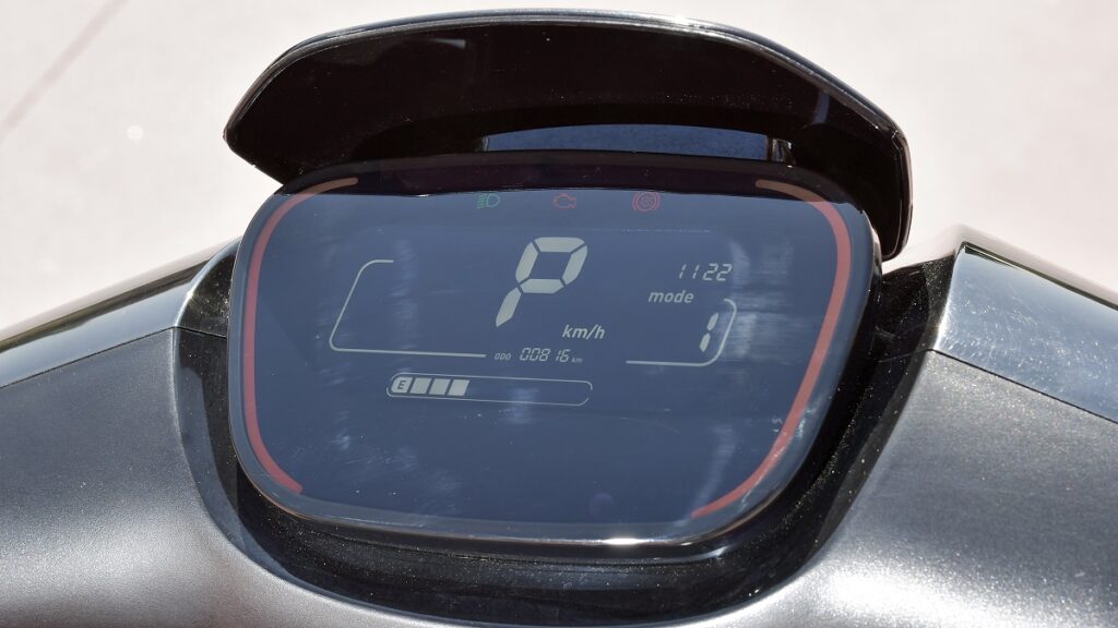 Scooter eléctrico: uso y aprovechamiento máximo de las capacidades del Segway E300SE como vehículo de movilidad urbana 12 Segway E300SE 2023