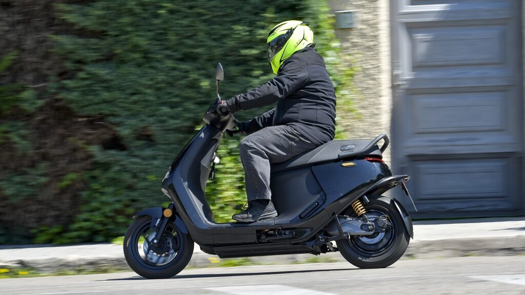 Scooter eléctrico: uso y aprovechamiento máximo de las capacidades del Segway E300SE como vehículo de movilidad urbana 9 Segway E300SE 2023