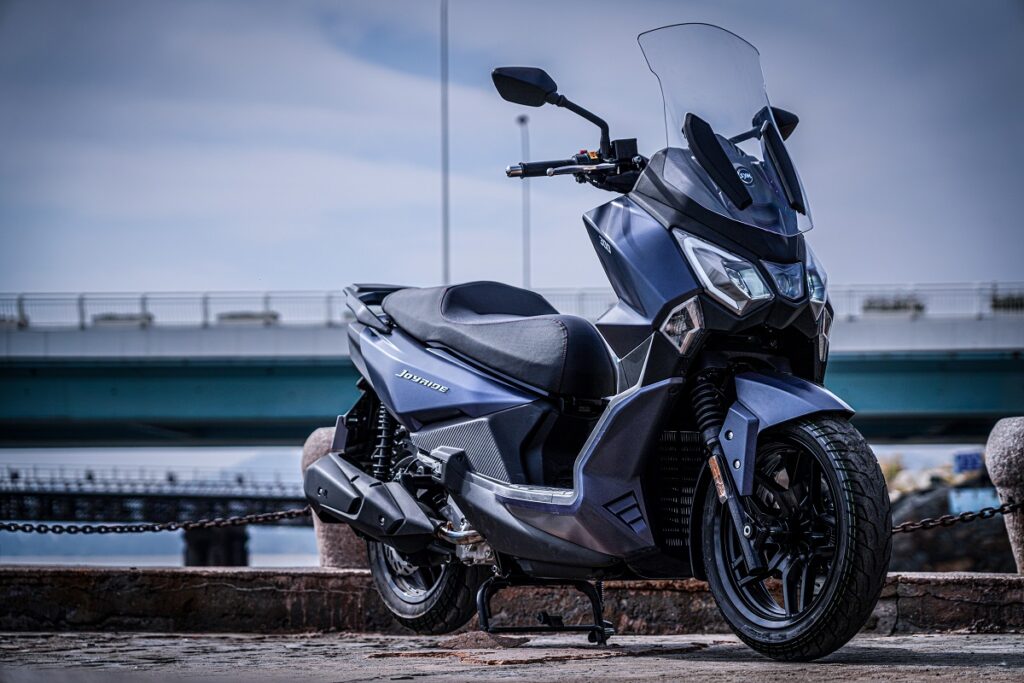 SYM Joyride 300: este es su precio y los scooter rivales 11 SYM Joyride 300 2023 estaticas 3