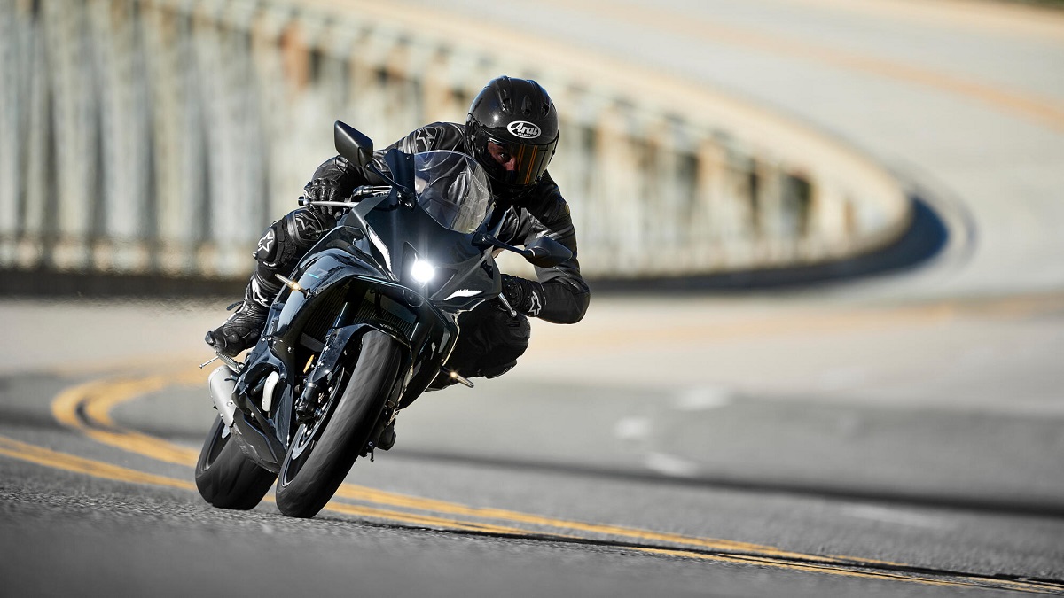 Un estudio revela los malos comportamientos de todos los usuarios de las carreteras 1 Yamaha R7