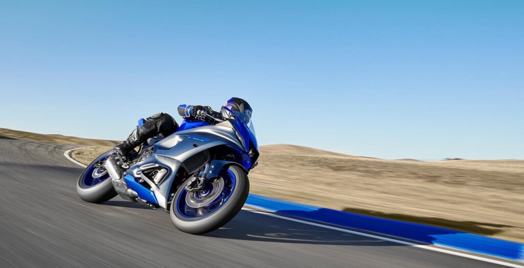 Yamaha r7 accion circuito curva exterior 2023