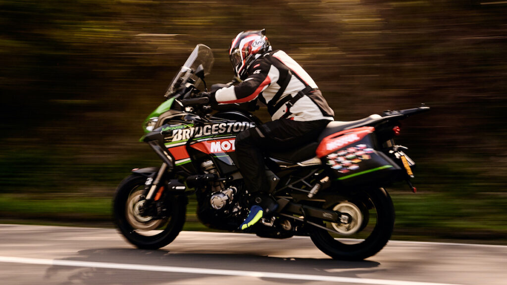 Los Bridgestone Battlax T32 rompen su propio récord: 15 países en 22 horas 8 bridgestone-battlax-t32-record-2023-1