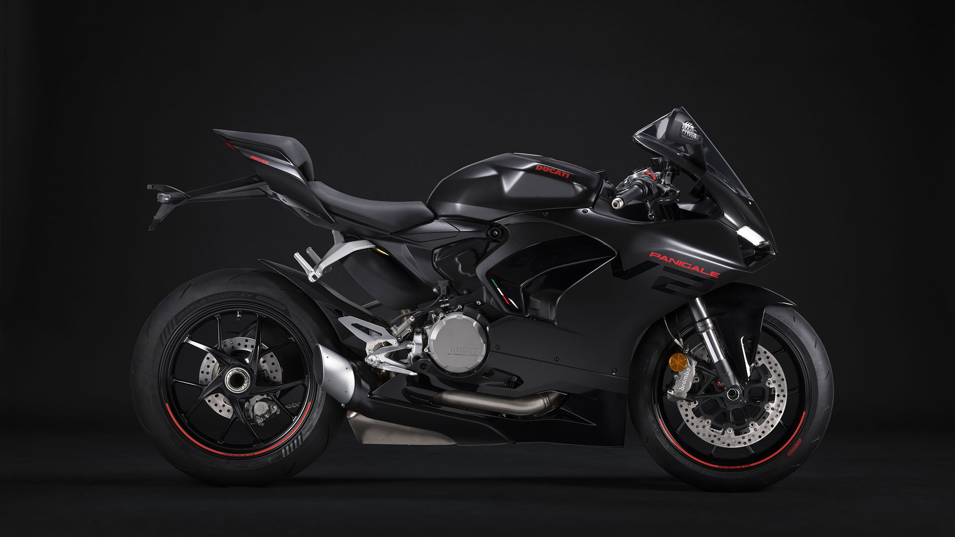 Ducati lo apuesta todo el negro con la nueva decoración de la Panigale V2