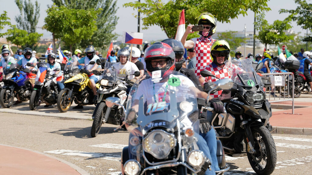 Cerca de mil motos del FIM Rally llenan las calles de Zaragoza 11 fim-rally-zaragoza-1