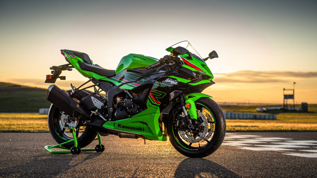 Kawasaki Ninja ZX-6R 2024: la suspersport nipona se moderniza 11 kawasaki-ninja-zx-6r-2024-1
