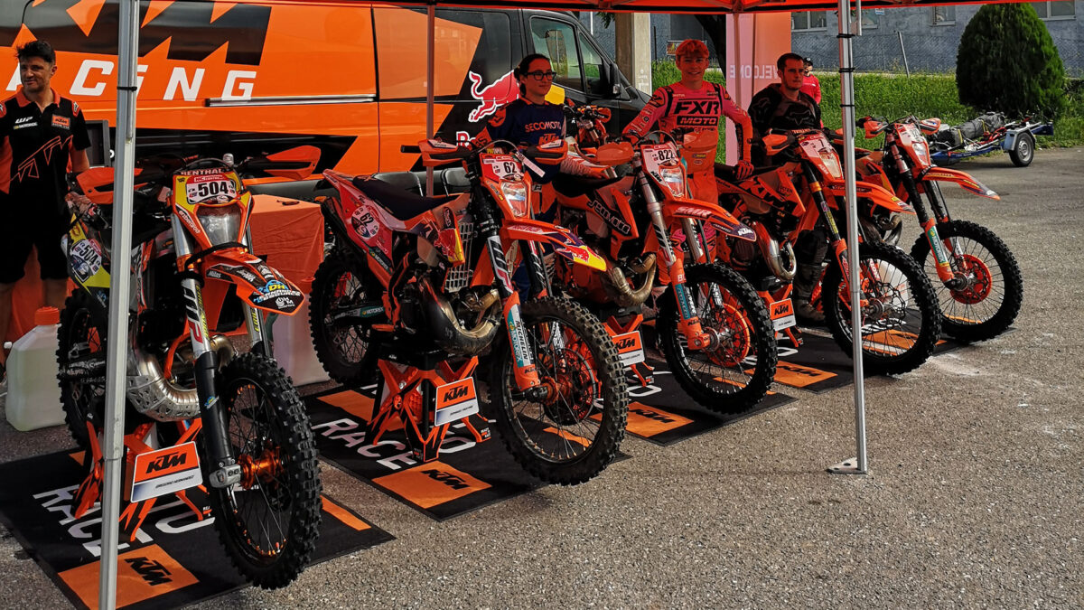 KTM refuerza su apoyo a los pilotos privados en pruebas de enduro 1 paquete-asistencia-ktm-enduro-2