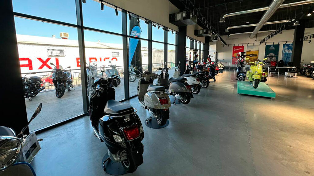 El Grupo Piaggio aumenta su presencia en España con el nuevo concesionario Dos Ruedas en Sevilla 9 piaggio-dos-ruedas-sevilla-4