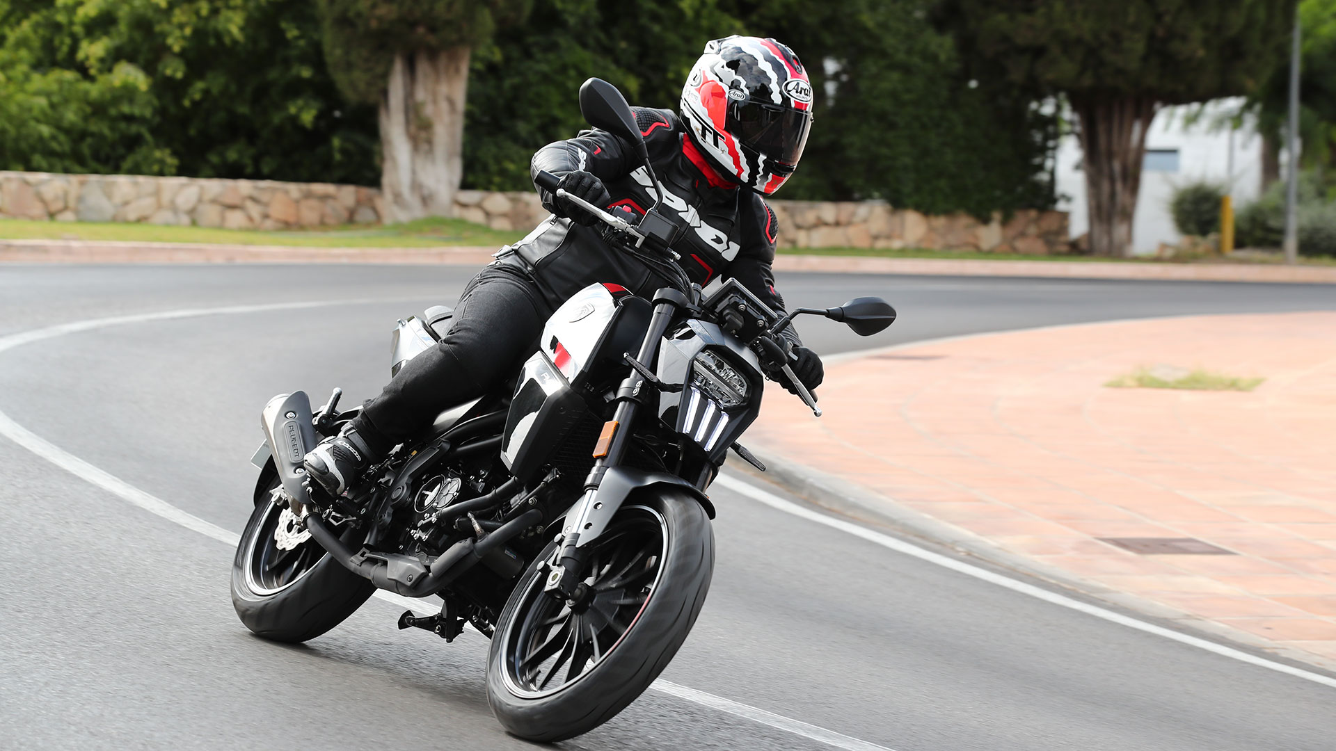 Peugeot PM-01: el león ruge de nuevo en el mercado de motos convencionales