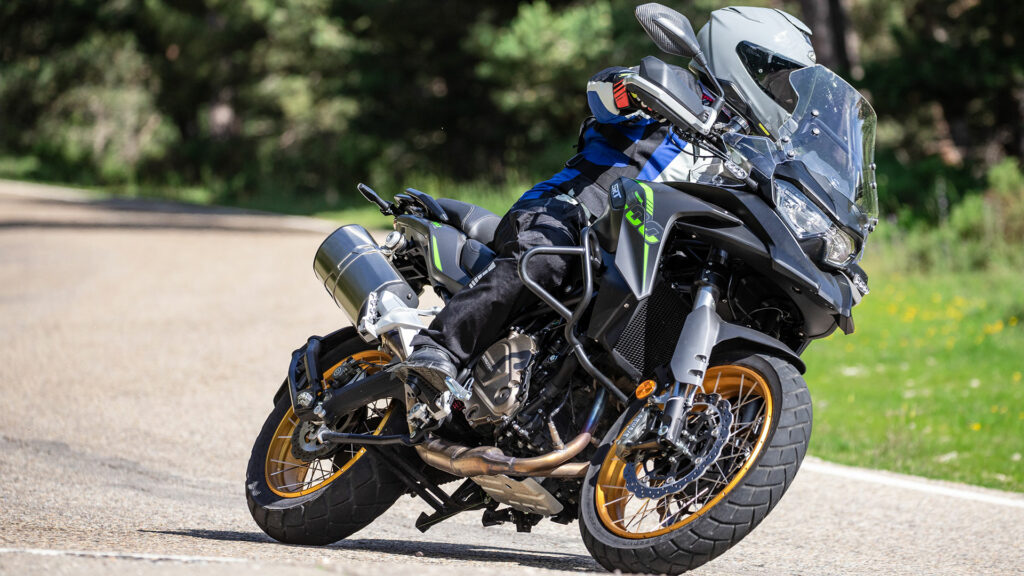 Las motos trail que te dan más de 3 años de garantía oficial para tu tranquilidad 13 prueba-qj-motor-srt-700-x-6
