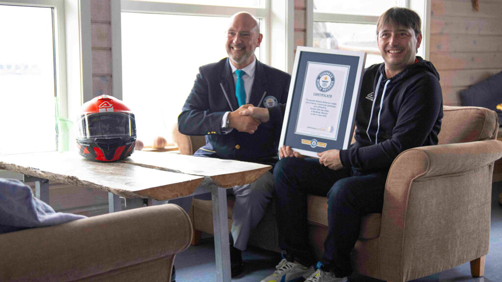 ¡Acerbis lo ha conseguido! Bate el Récord Guinness a la mayor distancia recorrida en moto sin repostar 11 record-acerbis-ac50-1