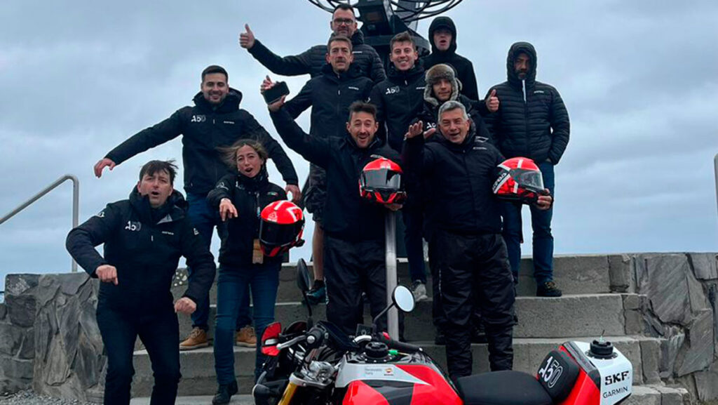 ¡Acerbis lo ha conseguido! Bate el Récord Guinness a la mayor distancia recorrida en moto sin repostar 12 record acerbis ac50 2