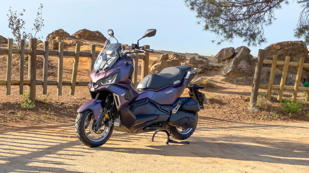 Los scooter SUV 2023 en oferta: una oportunidad para estar a la moda y beneficiarte de la movilidad urbana en moto trail, con rueda pequeña 21 sym-adx-125-2023-4