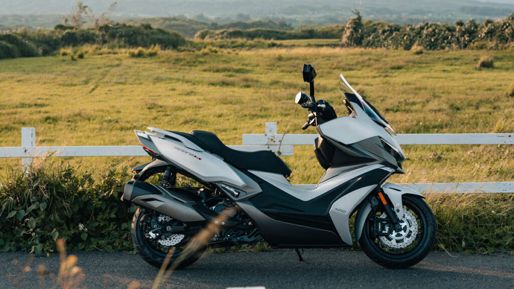 KYMCO Xciting VS 400: el buque insignia evoluciona 11 xcitingvs400-ambiente-blanco-2-