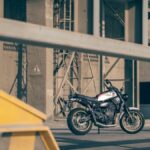 2022 Yamaha XS700SCR EU Tech Black Static 001 03