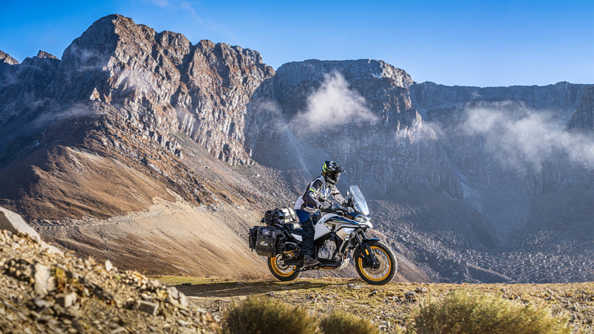 CFMOTO 800MT Explore: su trail insignia añade un radar y neumáticos mixtos de alto rendimiento 1 800MT-EXPLORE-(1)