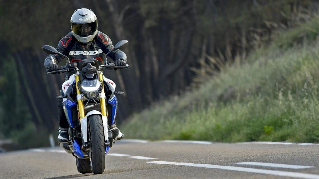 BMW F 900 R 2023, prueba