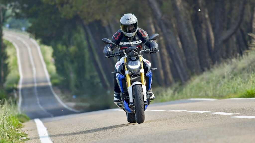 BMW F 900 R 2023, prueba