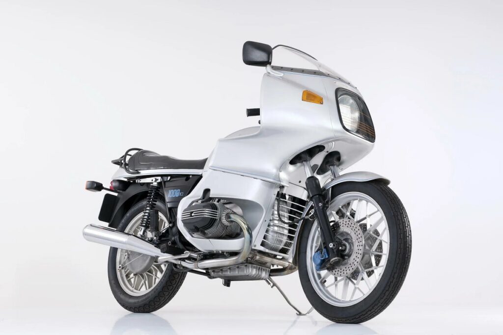 BMW R 100 RS estudio derecha