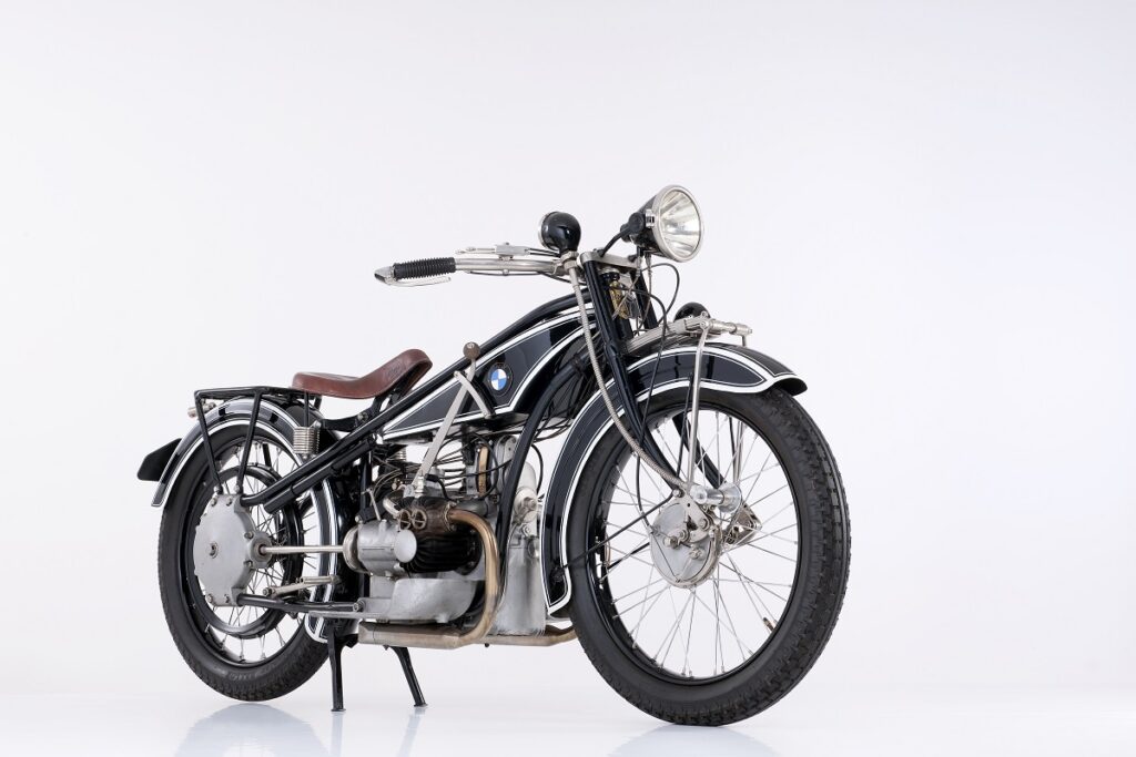 Señas de identidad (I): el clásico motor BMW bóxer de 2 cilindros opuestos que hizo historia y continúa hoy vigente 11 BMW R 32 estudio