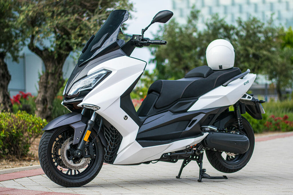 Así es el día a día con una moto eléctrica en ciudad 13 NdP NERVA DiaADia 01