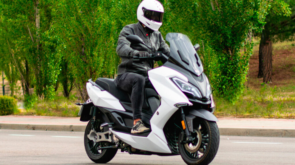 La moto eléctrica sigue en caída libre y sus ventas caen más de un 30% en abril 10 NdP NERVA DiaADia 04