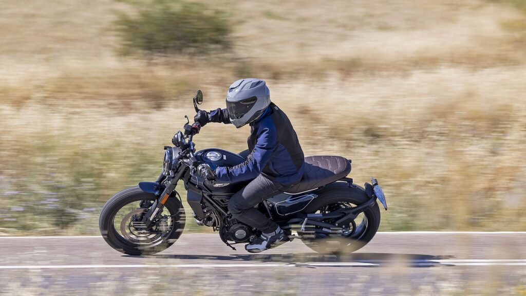 Ducati continúa imparable: registra las mejores cifras de ventas en la primera mitad del año de su historia 9 Scrambler Ducati Nightshift 2023, prueba