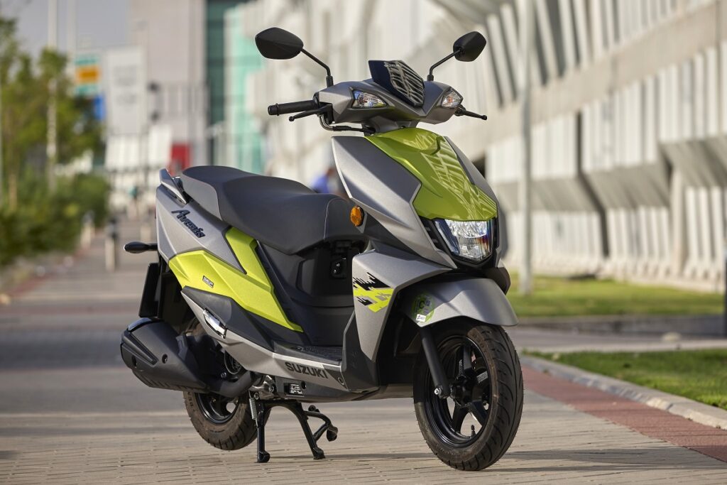 Un scooter 125 japonés como este Suzuki propone una oferta irrechazable para el carnet de coche 8 Suzuki Avenis 125