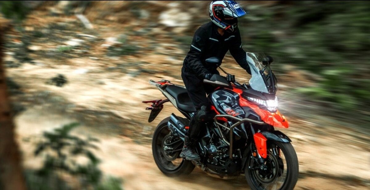 La moto trail Zontes T350X te descuenta 400 euros y te regala el seguro 1 Zontes T350X, naranja, negra