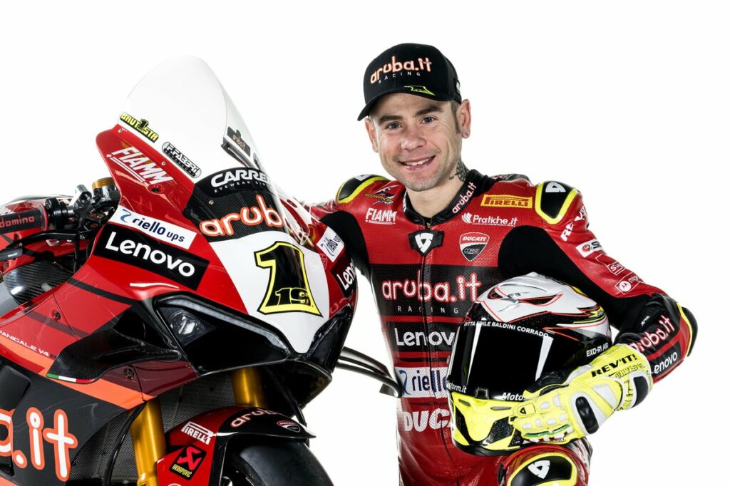Señas de identidad (II): Las "manías" de Ducati que le han llevado a encumbrarse en el mundo de la moto en 2023 24 ducati panigale V4 alvaro bautista numero 1 2022