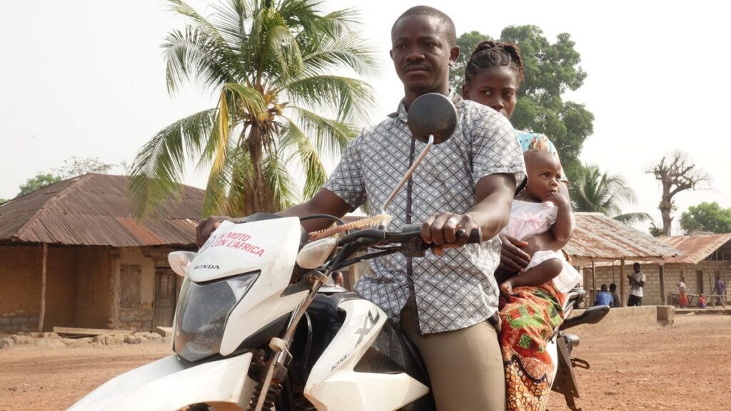 Team In Moto Con La Africa (IMCLA): la moto solidaria entendida a través de la competición en clave transalpina desde 2020 12 Equipo solidario In Moto Con La Africa IMCLA, ONG