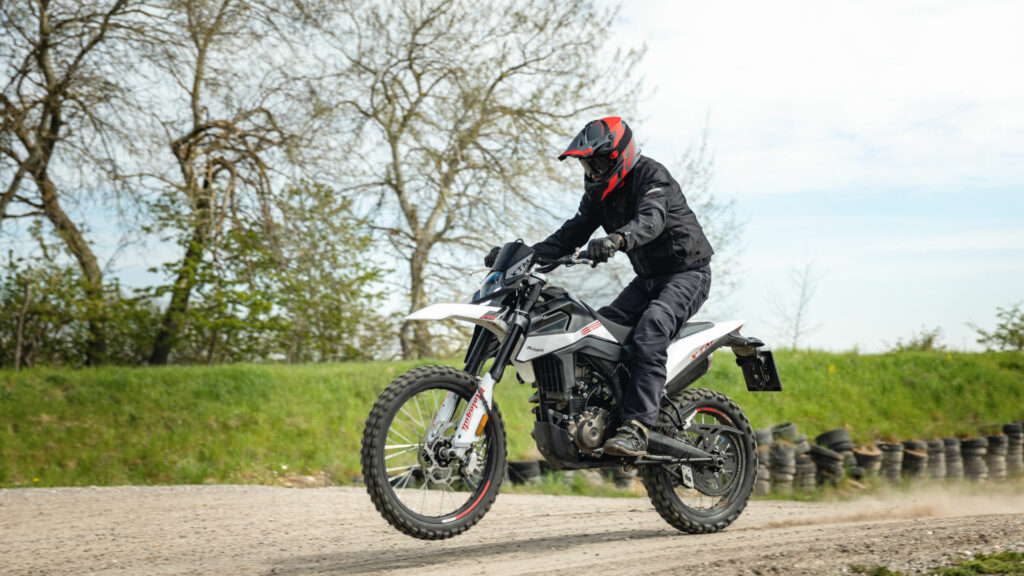 Malaguti XTM 125 2023: su modelo para realizar las primeras incursiones trail se actualiza con ABS y añade un bloque Euro5 12 ndp Malaguti XTM 125 2