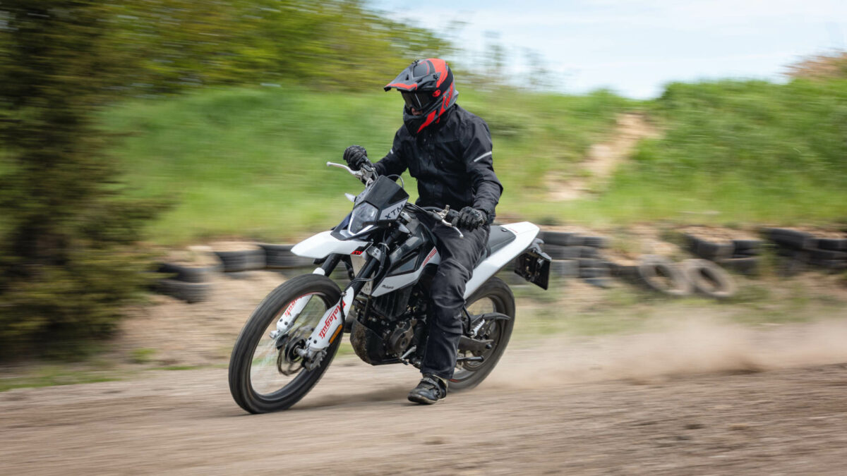 Malaguti XTM 125 2023: su modelo para realizar las primeras incursiones trail se actualiza con ABS y añade un bloque Euro5 1 ndp_Malaguti_XTM-125_(3)