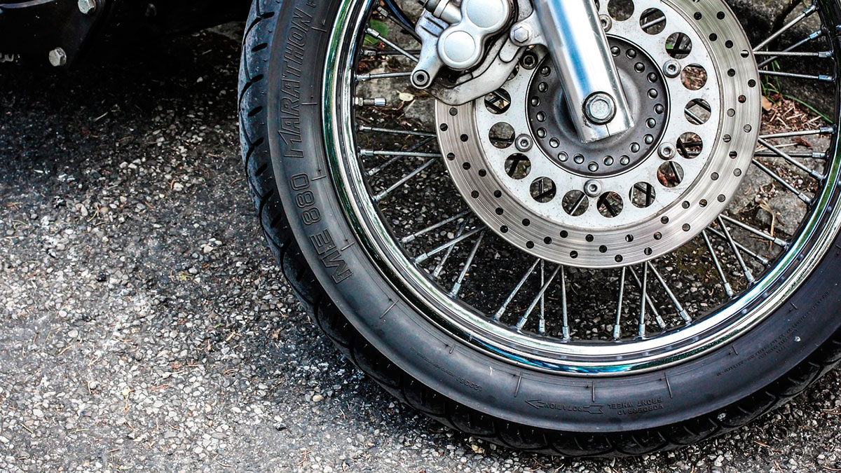 Revisa tus neumáticos en verano: su presión varía con el calor 1 neumaticos moto verano
