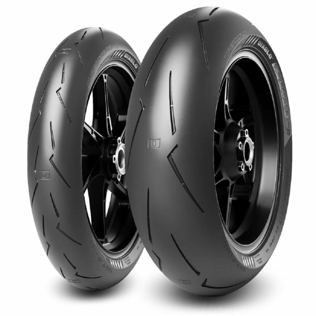 pirelli moto supercorsav4 sp delantero trasero estudio