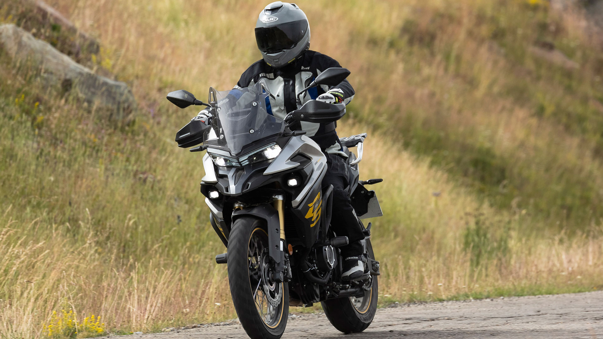 Voge 525 DSX: nueva trail para el carnet A2 que ya se presenta con su particular oferta en precio, maletas y más 21 Voge 525 DSX 2023