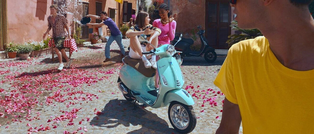 La icónica Vespa aprovecha el verano 2023 para regalarte los accesorios que más te gusten de su catálogo oficial 1 Promoción Vespa verano, julio y agosto 2023