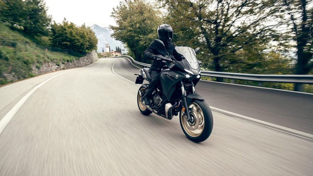 Este es el precio de la Triumph Tiger 850 Sport y sus rivales 23 yamaha tracer 7 2023 accion