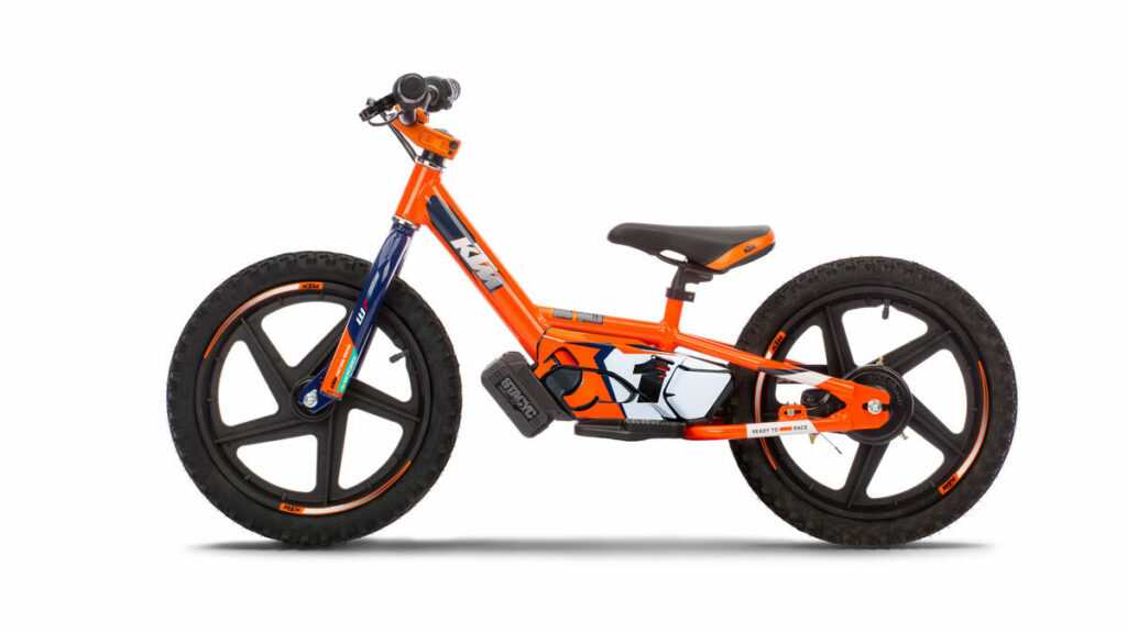 Bicicletas de equilibrio KTM 2023: sentando las bases para los pilotos del futuro 12 2023 KTM SX E Range 2