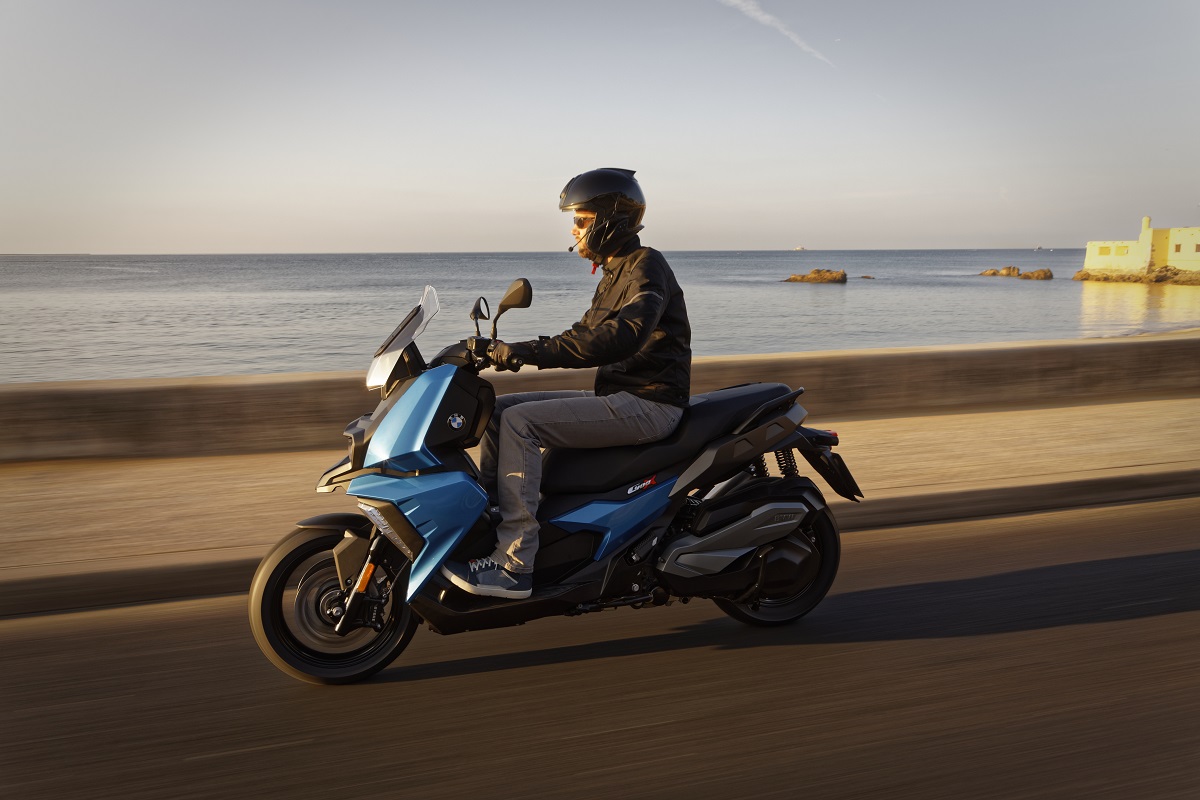 La oferta del scooter BMW C 400 X te incluye Connected Ride, con mantenimiento y financiación especial