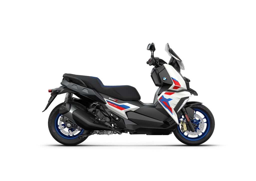 Los scooter SUV 2023 en oferta: una oportunidad para estar a la moda y beneficiarte de la movilidad urbana en moto trail, con rueda pequeña 13 BMW C 400 X 2024, estudio lateral derecho
