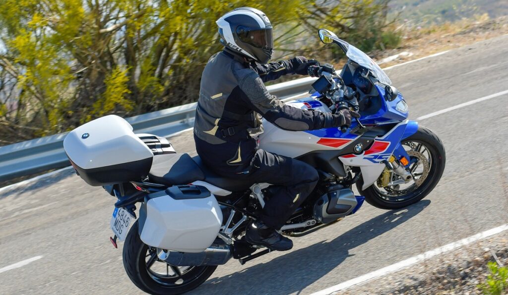 Prueba BMW R 1250 RS: la sport-turismo de toda la vida que perdura en el tiempo, vista con los ojos de hoy 17 BMW R 1250 RS 2023