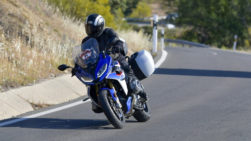 Prueba BMW R 1250 RS: la sport-turismo de toda la vida que perdura en el tiempo, vista con los ojos de hoy 20 BMW R 1250 RS 2023