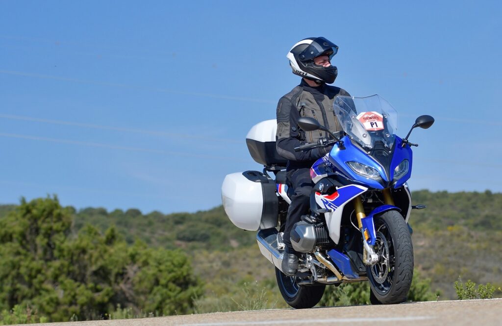 Moto Guzzi V100 Mandello S: este es su precio y las motos rivales 12 BMW R 1250 RS 2023