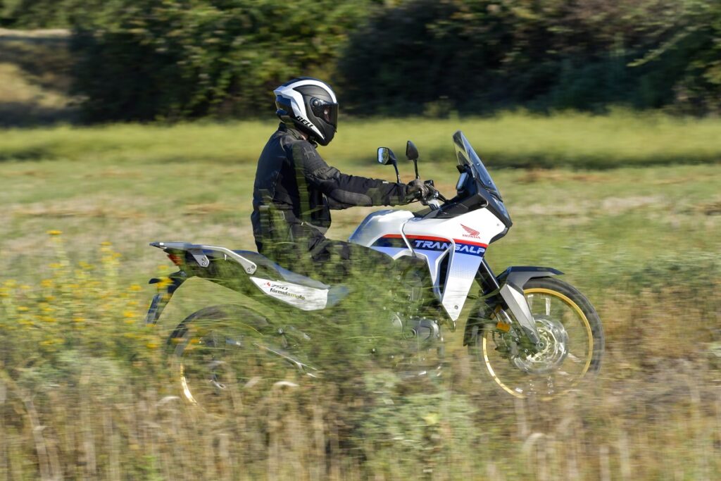 Prueba Honda XL750 Transalp: cuando pierdes una V en el apellido pero recuperas el merecido protagonismo que una trail como esta merece hoy día 21 Honda XL750 Transalp 2023