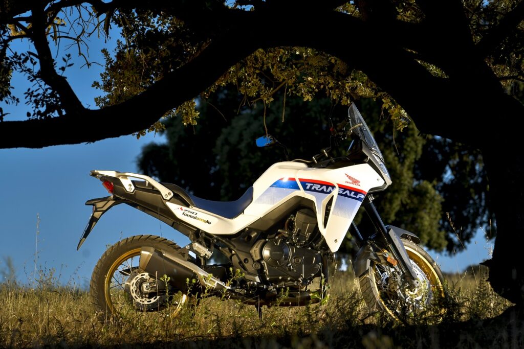 Prueba Honda XL750 Transalp: cuando pierdes una V en el apellido pero recuperas el merecido protagonismo que una trail como esta merece hoy día 10 Honda XL750 Transalp 2023