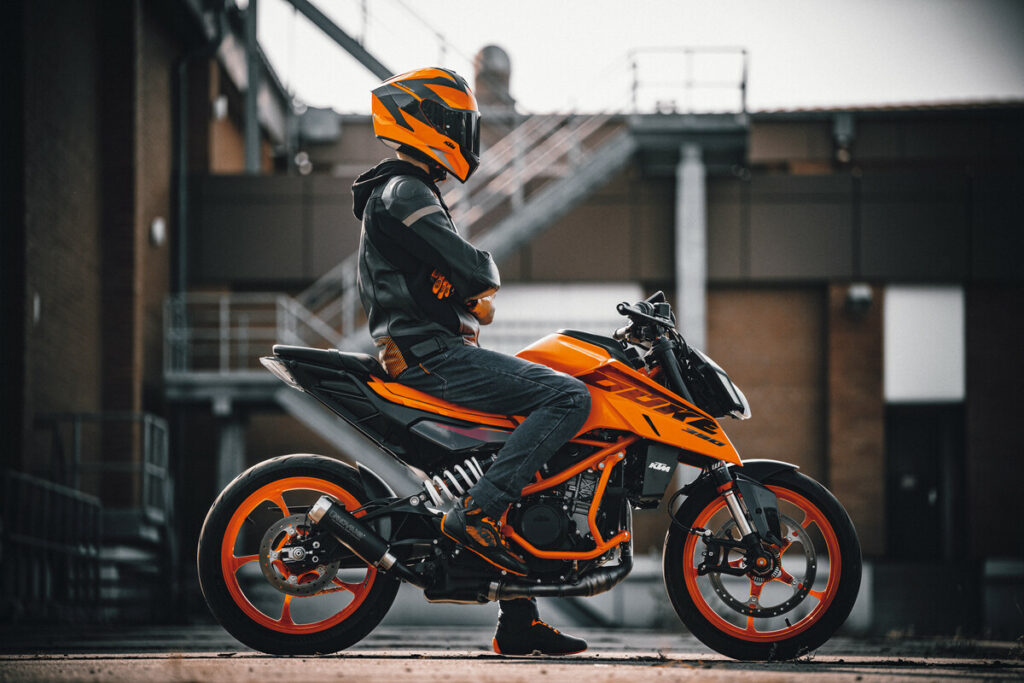 Las nuevas KTM Duke monocilíndricas cambian drásticamente para 2024