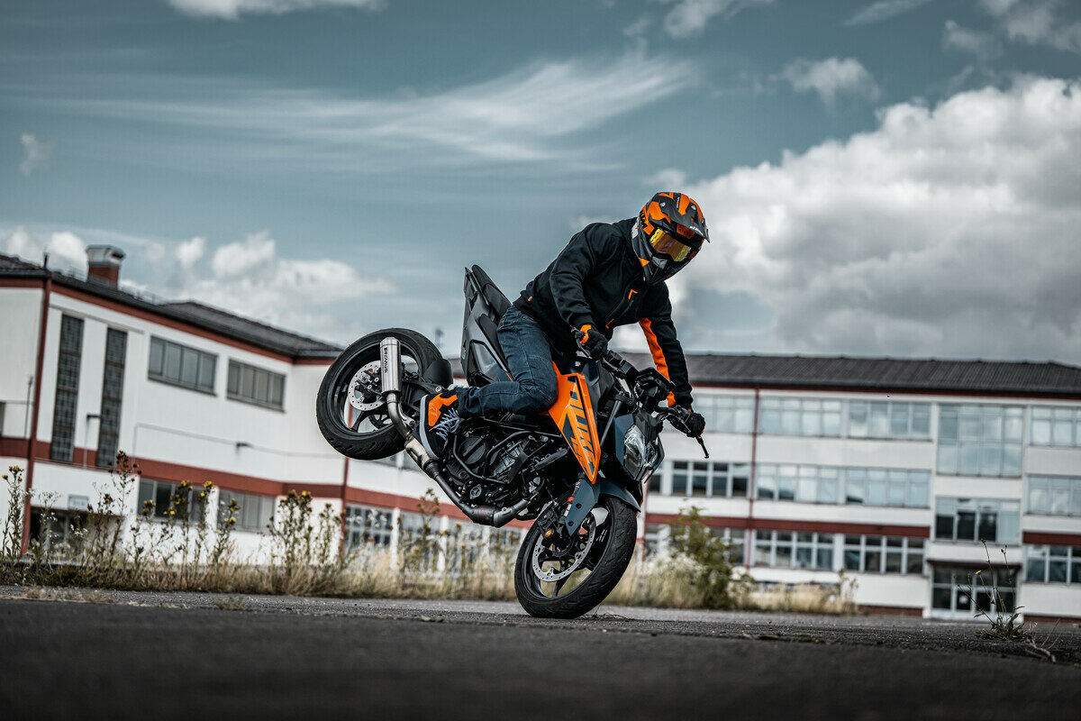 Gama KTM Duke monocilíndricas 390 y 125, previo 2024